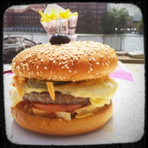 cheeseburger au bord de la Spree