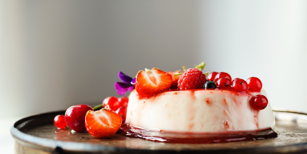 panna cotta with berries